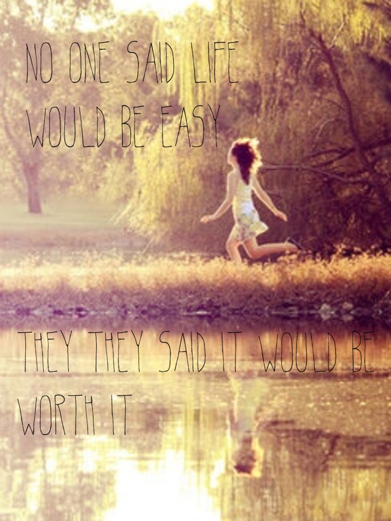 Девушка бежит к замку. Симулятор почтальона. Юнион лейк бег. They run by the lake. Brandon lake.