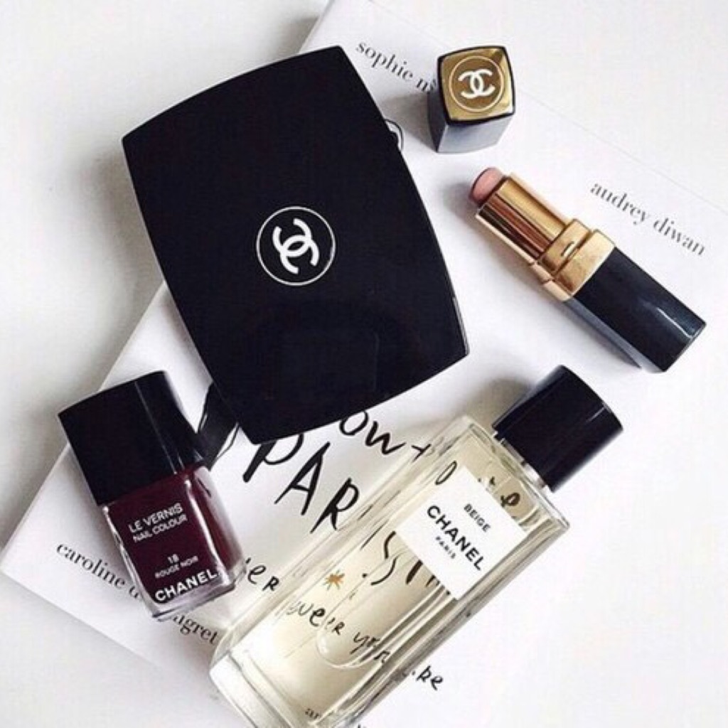 Bella chanel. Bella chanel. Bella chanel. Les beiges gel touch foundation,. Мода 80 шанель.